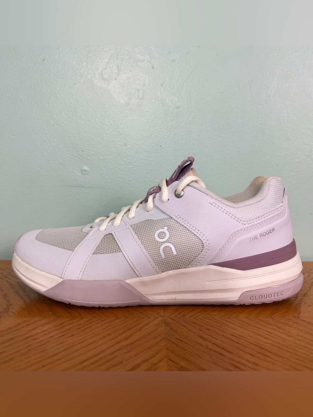 On Cloud The Roger Clubhouse Pro Sneakers Women 10 Purple White Running